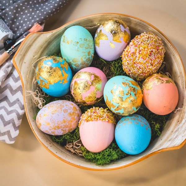 Три идеи за украсување на велигденски јајца како декорација за во кошница
