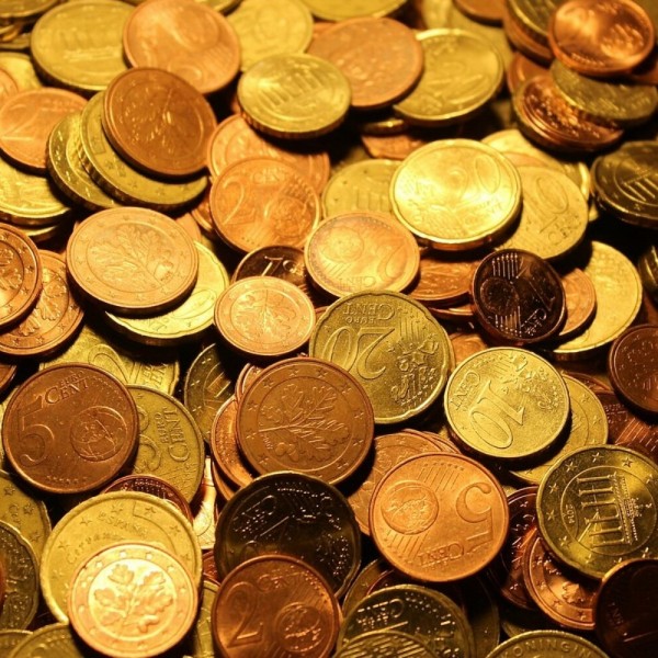 Оние жолти мали центи кои ви се моткаат низ паричник можеби вредат многу повеќе: На една вредноста и е 2500 евра-еве ја листата