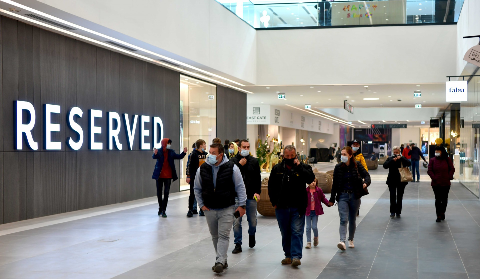 ГАЛЕРИЈА) Се отвори „Ист Гејт Мол“, гужва за шопинг уште од првиот ден