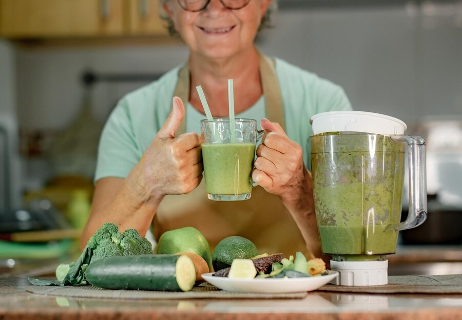 Формулата за природен, зелен сок е едноставна: Жена од 103 години ја открива тајната за долг живот