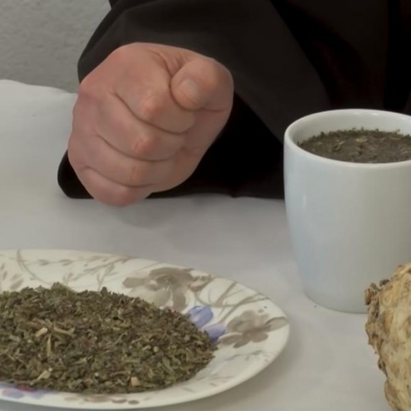 Русите се колнат во овој чај во зима: Има тајна состојка