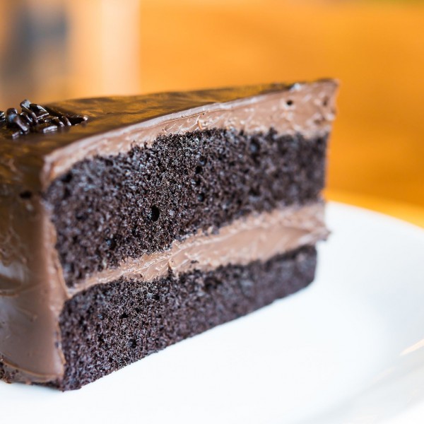 Рецепт за најевтиниот чоколаден колач: Ќе го обожавате