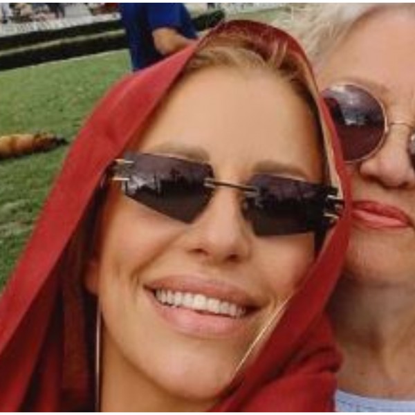Мајка и ќерка на прошетка во Турција: Тамара Тодевска и мама Брана уживаат во Истанбул (ФОТО)
