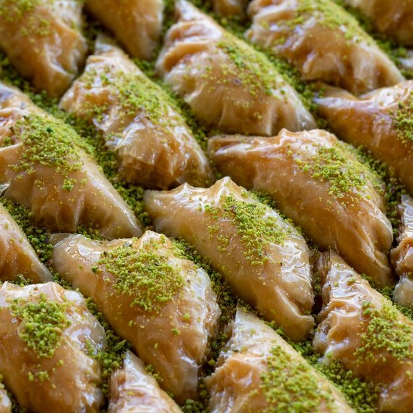 Најпопуларниот десерт на слави: Баклава со ореви (ВИДЕО РЕЦЕПТ)
