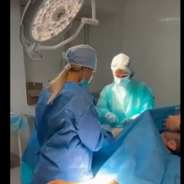 Скандалозна реакција на пациент на операциона маса ја шокираше јавноста: Додека му спасуваше живот, докторката доживе невообичаена непријатност
