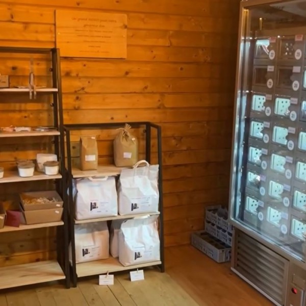 Вака функционира селска продавница во Швајцарија: Без продавачка, а внатре само домашни производи (ВИДЕО)