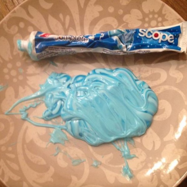 Ја натерала ќерка си да ја испразни пастата за заби на чинија и така ја научила на најважната лекција во животот