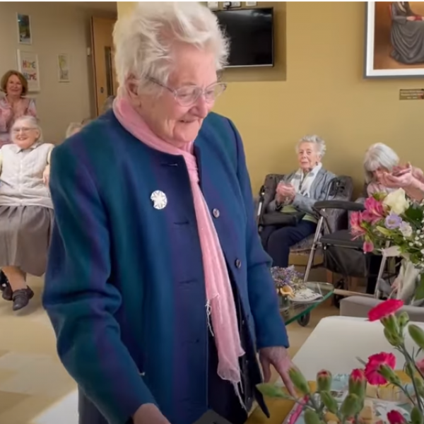 Најстарата баба во Ирска го прослави 109-от роденден во автобус: Ова се нејзините два клучни совети за долг и добар живот!