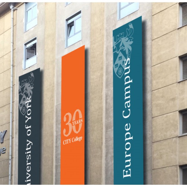Британска образовна доктрина инкорпорирана во одделите за Хуманистички науки и Психологија на СИТИ Колеџ, Европскиот кампус на Универзитетот Јорк