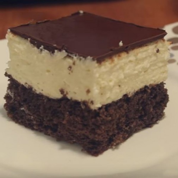 Рецепт за ледени коцки: Наједноставниот колач на светот со феноменален вкус