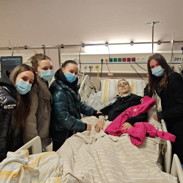 Битолчанец кој живее во Виена им понуди помош на родителите на Леонид: Спиење, јадење и неограничен превоз до болницата каде што се лекува младото момче