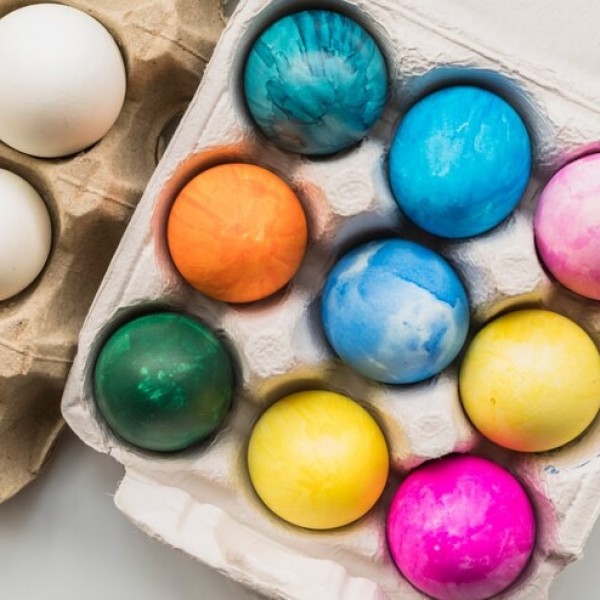 ПОЧНАА ПОДГОТОВКИТЕ ЗА ВЕЛИГДЕН: Верниците купуваат јајца за празникот