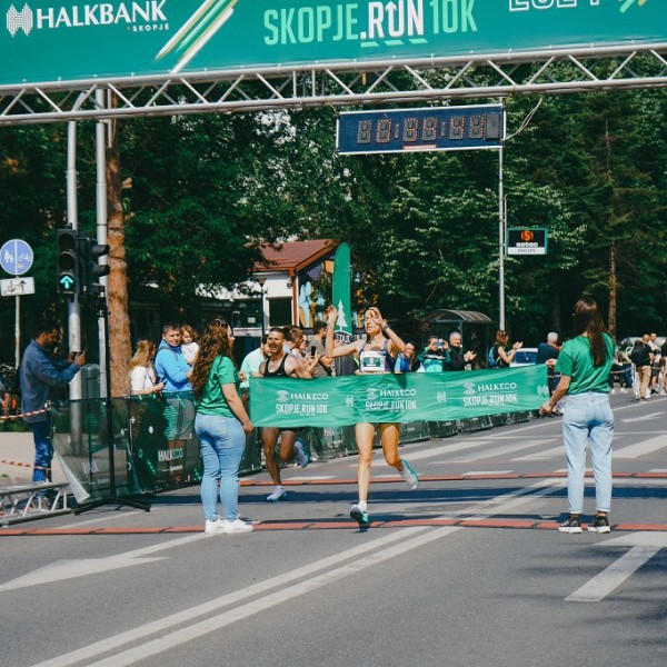 Вкупно 1650 учесници се натпреваруваа и забавуваа на осмото издание на трката „ХалкЕко Скопје трча 10км“