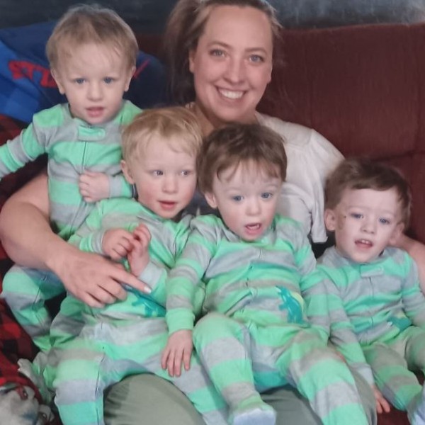 Мајка родила ретки идентични четворки: „Изгубив четири деца, а сега имам шест!“
