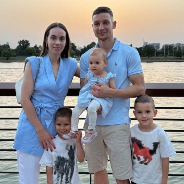 Заеднички бесценети моменти: Бабунски со семејството ужива во Белград на вода