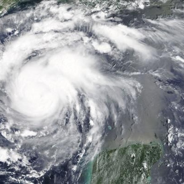 КЛИМАТСКИ ПРОМЕНИ: Зошто ураганите стануваат поуништувачки и поопасни?
