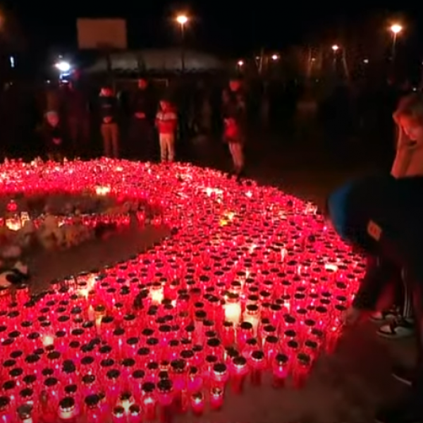 НЕ МОЖАМ ДА ВЕРУВАМ ДЕКА ВЕЌЕ НИКОГАШ НЕМА ДА МЕ ГУШНЕШ“: Потресна сцена пред школото во Загреб ВИДЕО