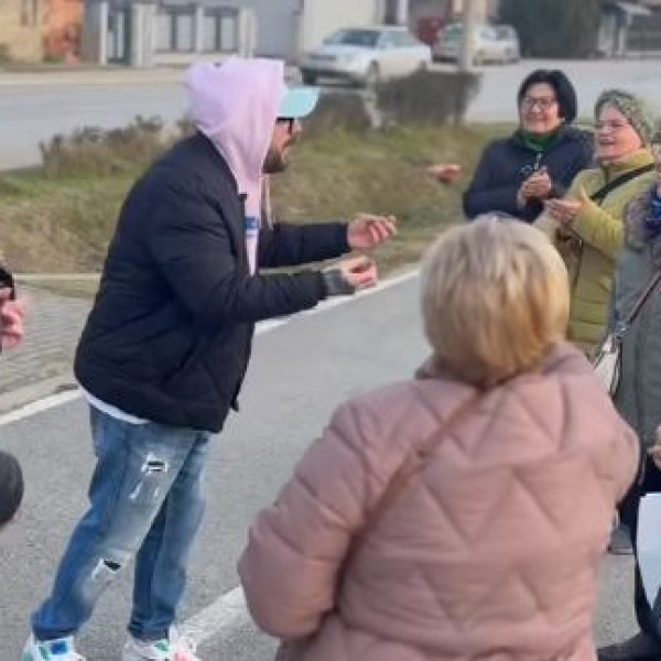 „За да се сподели љубов и среќа не се потребни пари“: Панчо и Андреј со срца како планина ги развеселуваа сите